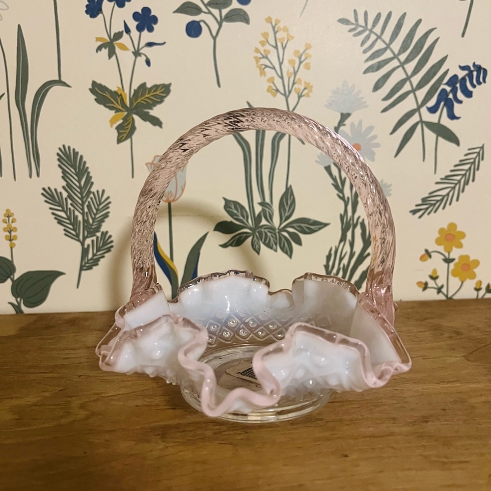 💖 Vintage Fenton Pink and White Glass Basket